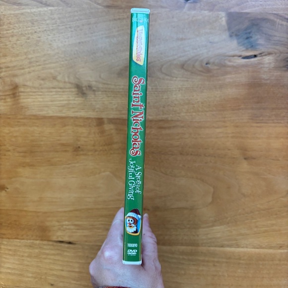 Like new, VeggieTales DVD Saint Nicholas, a story of joyful giving ￼ - Picture 5 of 5